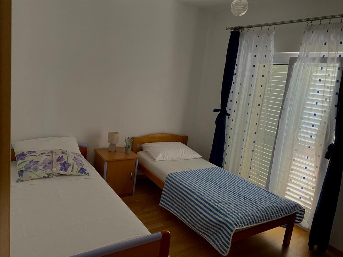 特罗吉尔Apartman Nives公寓 外观 照片